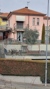 Villa in Via desderi, Asti, 5 locali, 2 bagni, con box, 140 m²