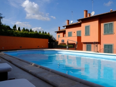 Villa trifamiliare in , Frascati (RM)