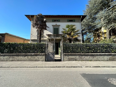 Villa con terrazzo a Santa Croce sull'Arno