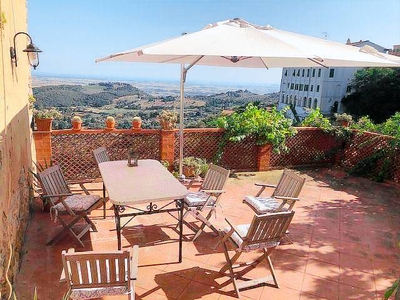 Appartamento a Campiglia Marittima con terrazza e giardino