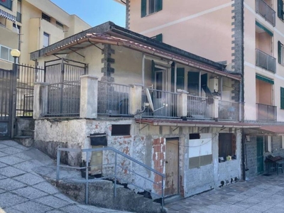 Appartamento all'asta a Genova via Giovanni Giacalone, 27