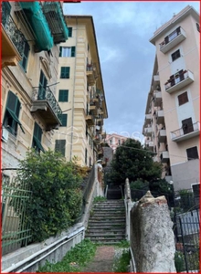 Appartamento all'asta a Genova via Giuseppe Avezzana, 3/b