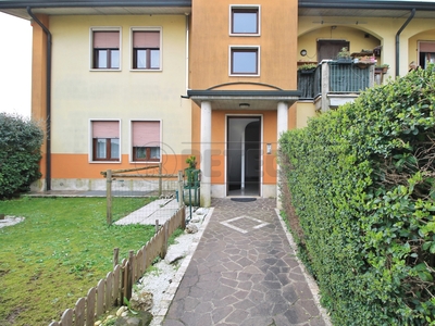 Appartamento con giardino in via giacomo puccini 8, Zermeghedo