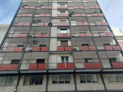 Appartamento di 4 vani /100 mq a Bari - Murat (zona Murat)