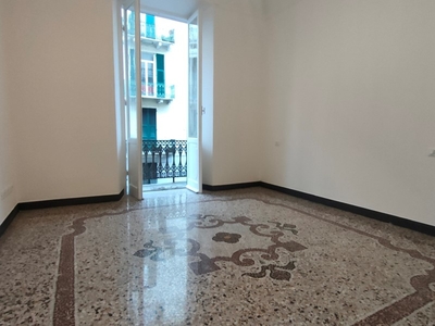 Appartamento in Affitto a Savona, zona Centro cittÃ, 700€, 90 m²