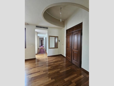 Appartamento in Vendita a Arezzo, 429'000€, 265 m², arredato