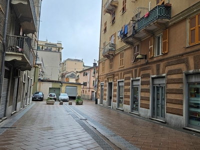 Appartamento in Vendita a Genova, 69'000€, 85 m²