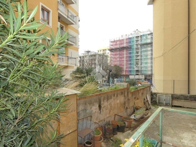 Appartamento in vendita a Genova salita di Granarolo, 12