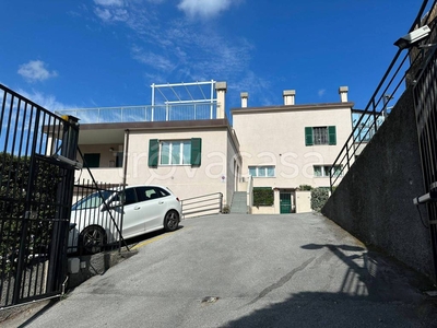 Appartamento in vendita a Genova via al Lago, 3