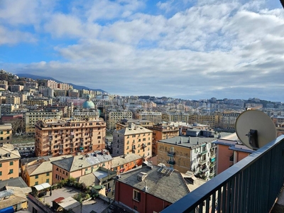 Appartamento in vendita a Genova via Asiago