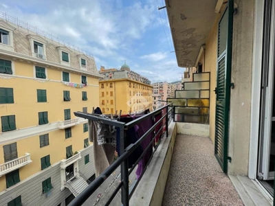 Appartamento in vendita a Genova via Ayroli