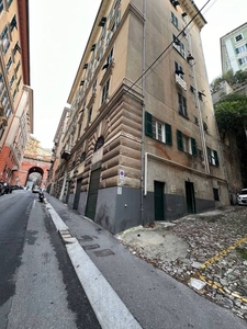 Appartamento in vendita a Genova via Caffaro