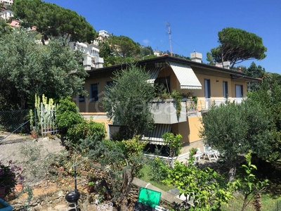 Appartamento in vendita a Genova via Capolungo, 52