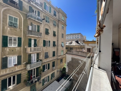 Appartamento in vendita a Genova via di Santa Zita,