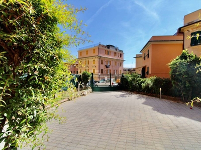 Appartamento in vendita a Genova via Marina di Robilant