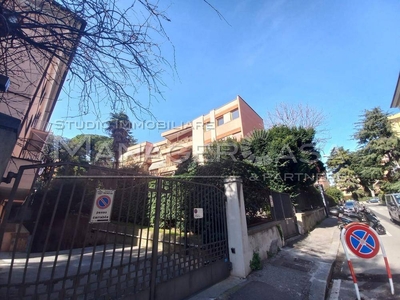 Appartamento in vendita a Genova via Zara