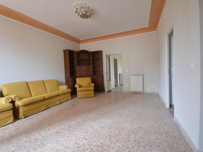 Appartamento in Vendita a Lucca, 380'000€, 140 m², arredato