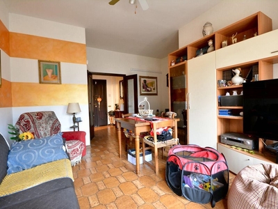 Appartamento in Vendita a Lucca, zona Sant'Anna, 187'000€, 100 m², arredato, con Box