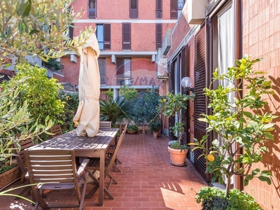 Appartamento in Vendita a Roma, zona Ostia Ponente, 269'000€, 159 m²