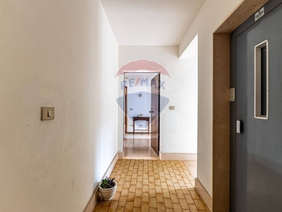 Appartamento in Vendita a Sassari, zona S. Maria Di Pisa, 100'000€, 113 m²