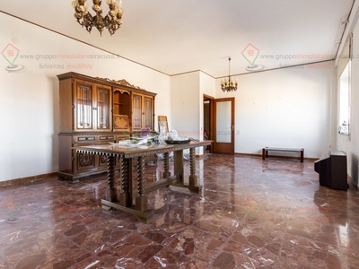 Appartamento in Vendita a Siracusa, zona Teracati Grotticelle, 129'000€, 190 m²