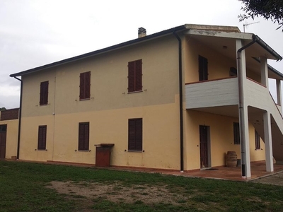 Attività commerciale in Vendita a Grosseto, zona Roselle, 500'000€, 800 m²