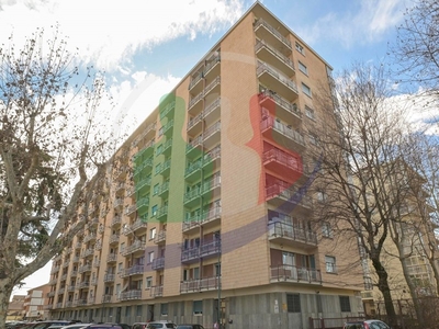Bilocale in Vendita a Torino, zona Borgata Vittoria, 123'000€, 95 m²