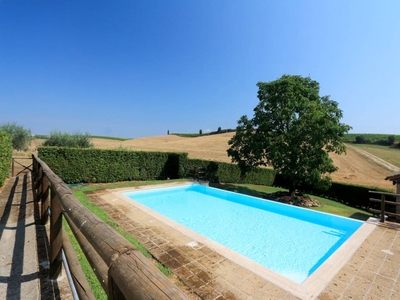 Casa a Castiglione In Teverina con barbecue, giardino e piscina