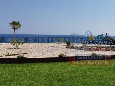 Casa indipendente con terrazzo a Sant'Alessio Siculo