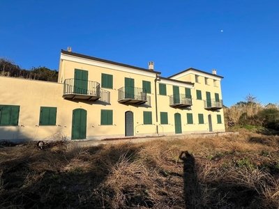 Casa Indipendente in Vendita a Savona, 1'600'000€, 550 m², con Box