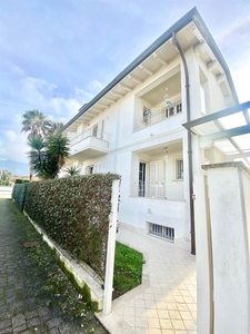 Casa semi indipendente in vendita a Montignoso Massa Carrara Cinquale
