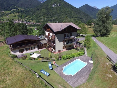 Casa vacanze con piscina, vicino al Lago di Ledro