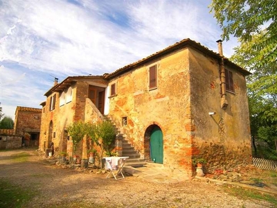 Farmhouse for Sale in Cortona, Surrounded by Nature