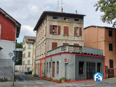 Locale commerciale in Vendita a Reggio Emilia Viale Monte Grappa