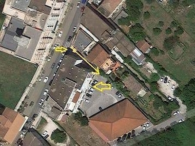 Negozio in Affitto a Frosinone, 1'500€, 450 m²