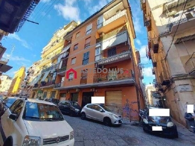 Negozio in Vendita a Napoli, 191'250€, 431 m²