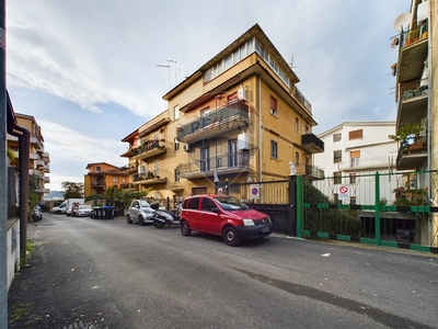 Quadrilocale in Vendita a Roma, zona Colle Salario, 189'000€, 114 m²