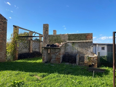 RUSTICO INDIPENDENTE SU TERRENO EDIFICABILE San Giorgio di Nogaro