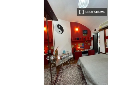 Stanza in affitto in appartamento con 1 camera da letto a Napoli