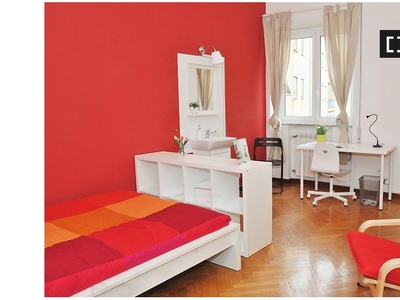 Stanza in affitto in appartamento con 8 camere da letto a Trieste, Roma