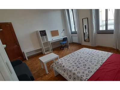 Stanza in affitto in casa con 3 camere da letto a Firenze