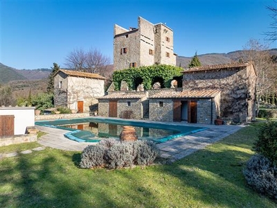 Tower from the 1100s on the slopes of Cortona