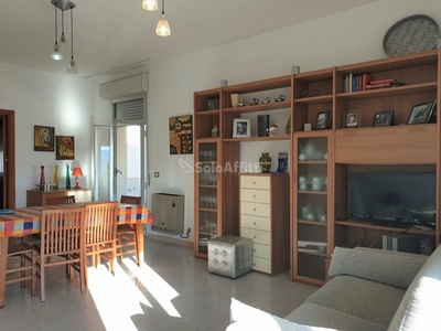 Trilocale in Affitto a Catanzaro, zona Lido Porto, 1'400€, 90 m², arredato