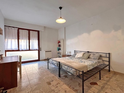 Trilocale in Affitto a Pisa, 900€, 90 m², arredato
