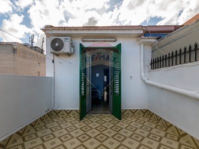 Trilocale in Vendita a Palermo, zona Zisa, 63'000€, 89 m²
