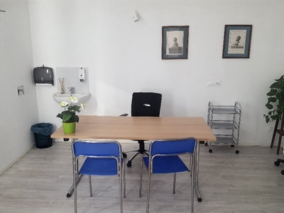 Ufficio in Affitto a Livorno, 800€, 100 m²