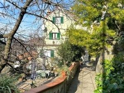 Villa Bifamiliare in vendita a Genova via Vigo di Fassa