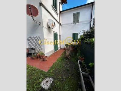 Villa in Vendita a Livorno, 510'000€, 280 m²