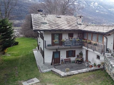 Villa in vendita a Quart Aosta Villair