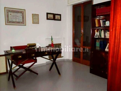 Villa in Vendita a Taranto, 230'000€, 245 m²